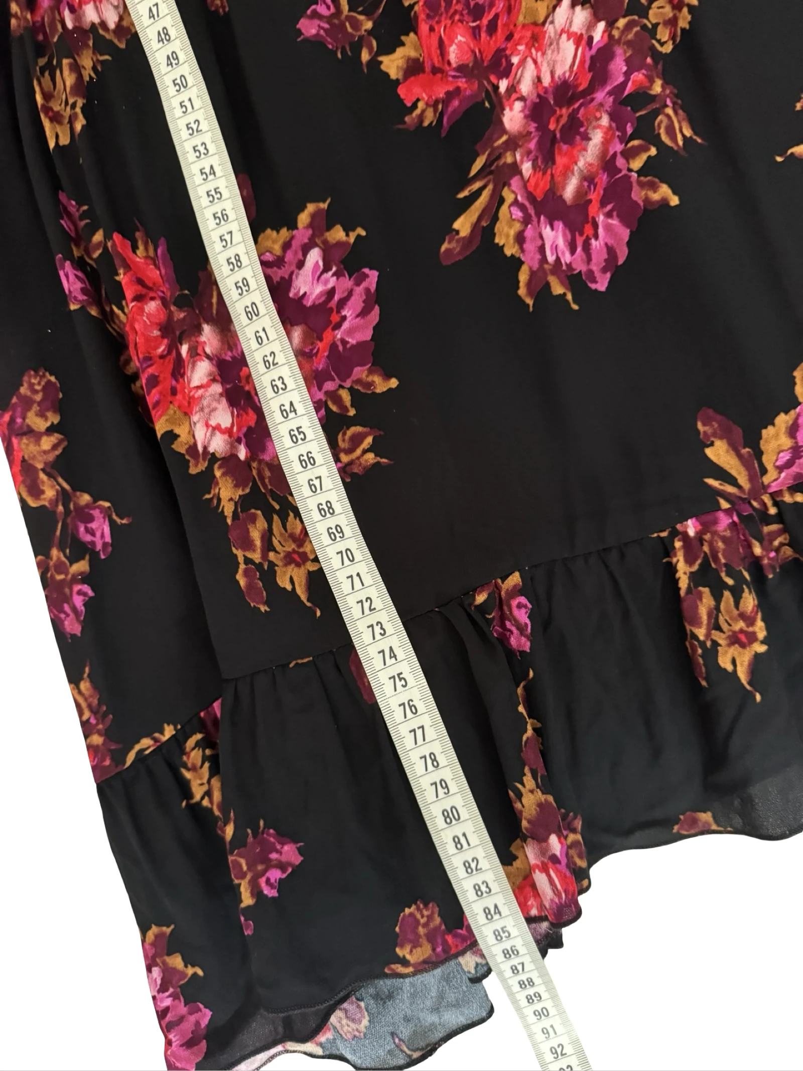 LIU JO Milano vestido floral negro con estampado de flores rosas – photo 9